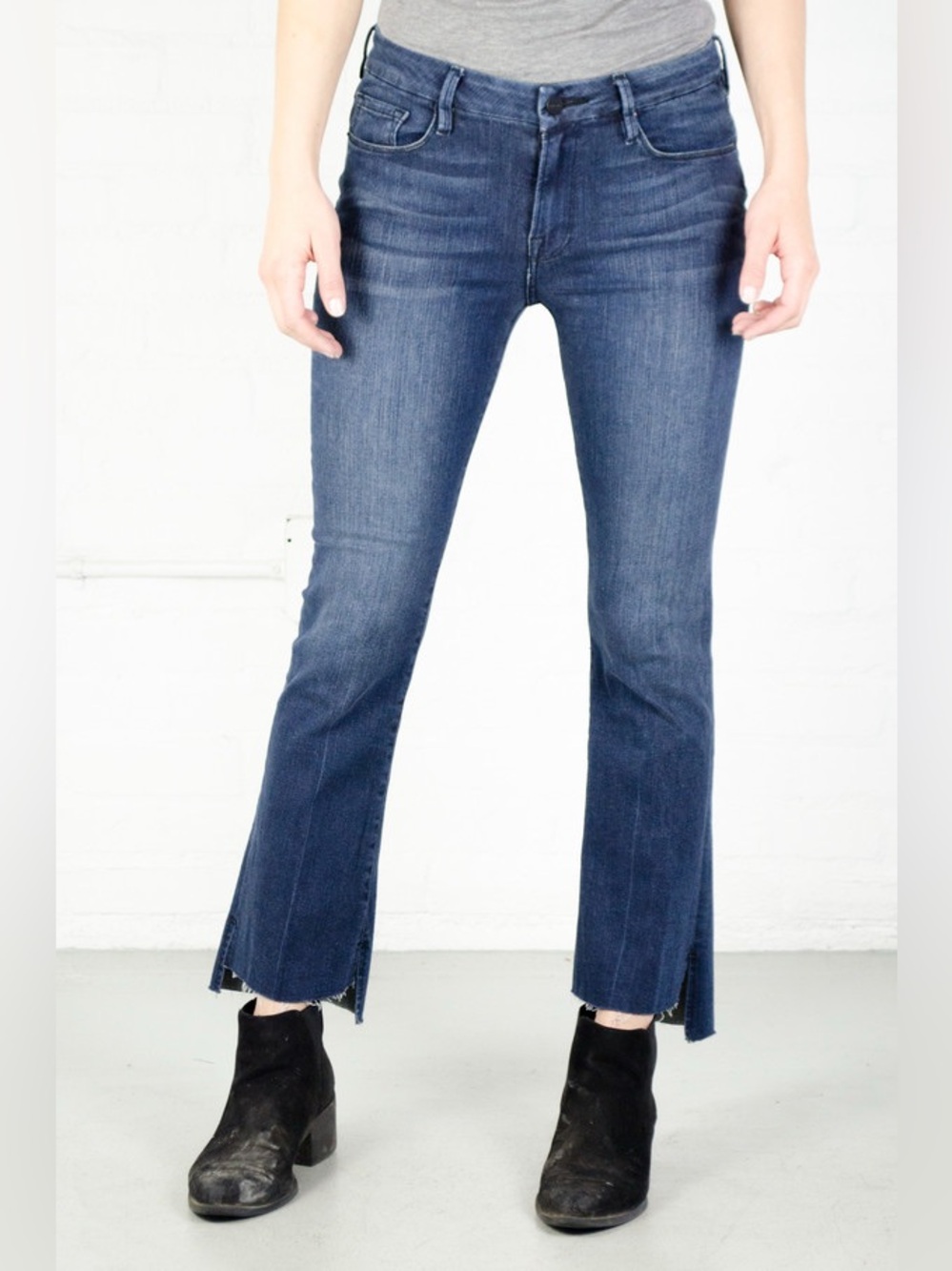 FRAME DENIM ‘Le Crop’ Mini Boot Raw Stagger in Topsail
Size 27